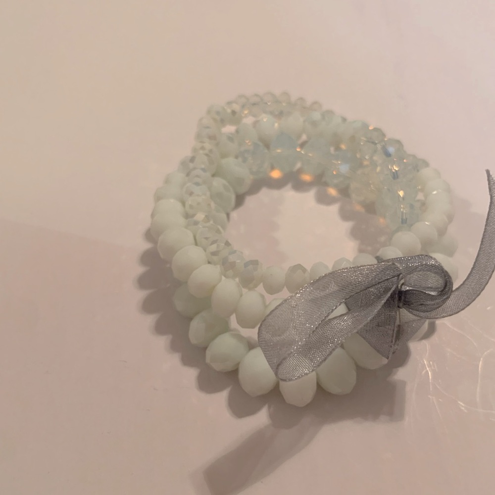 🍉 NEW Bundle of white/iridescence beaded bracelets!